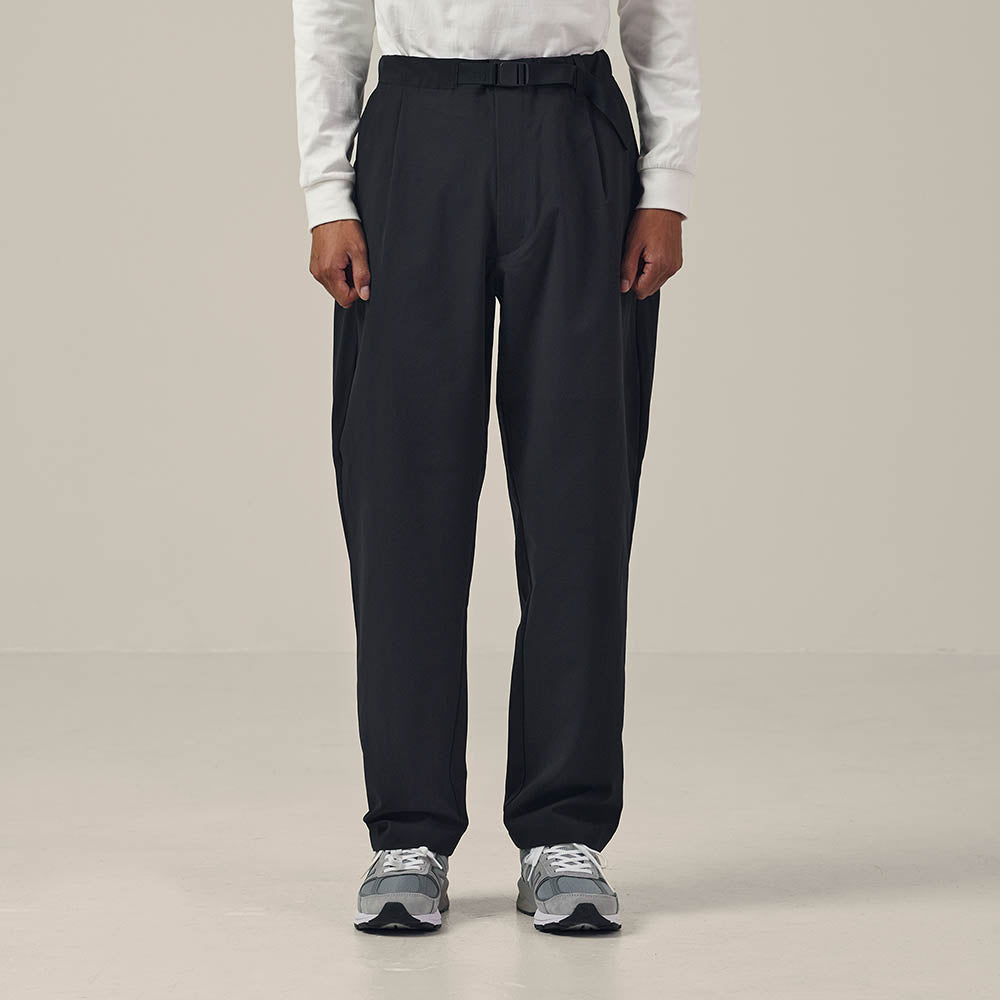 Goldwin One Tuck Tapered Stretch Twill Pants in Dark Navy