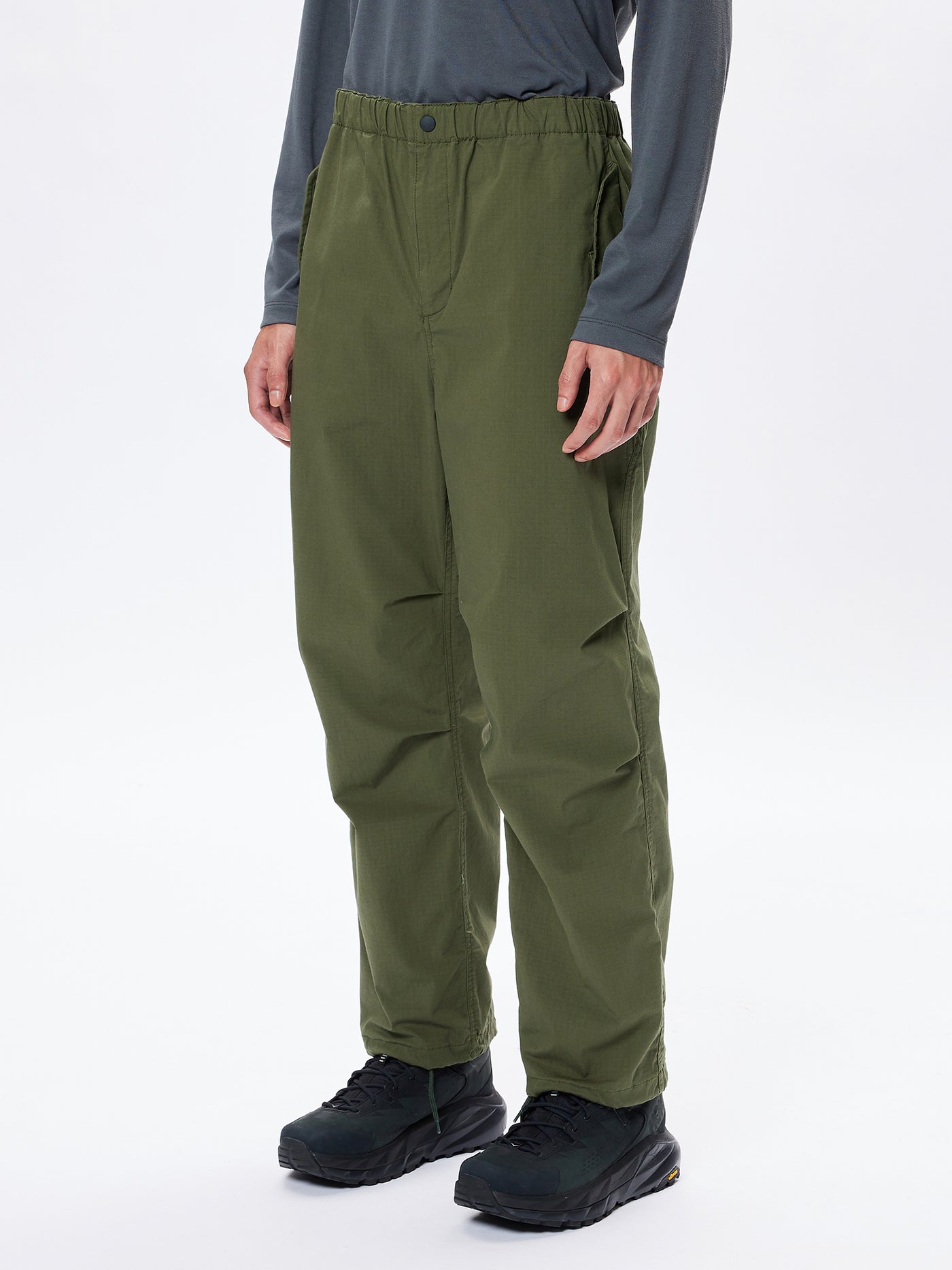Model: Height 186cm | Wearing: OLIVE DRAB / 3