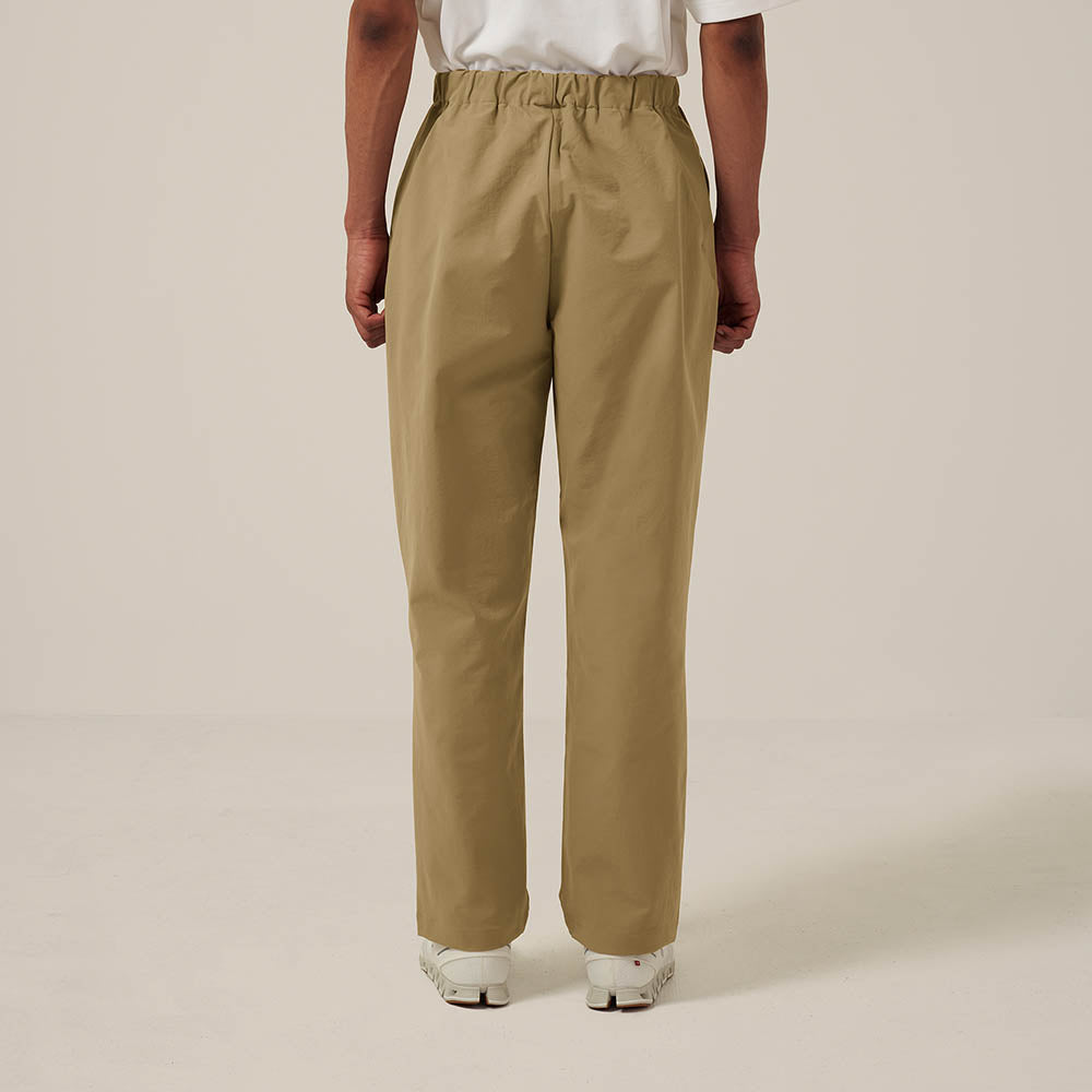 One Tuck Tapered Stretch Pants